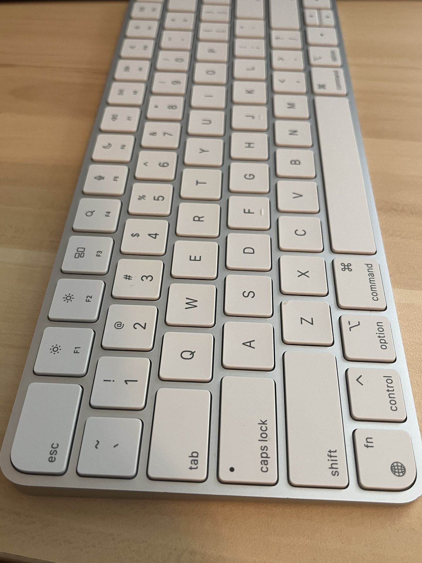 Magic Keyboard (Lightning Port) with Touch ID for Mac models with Apple silicon - Silver/White