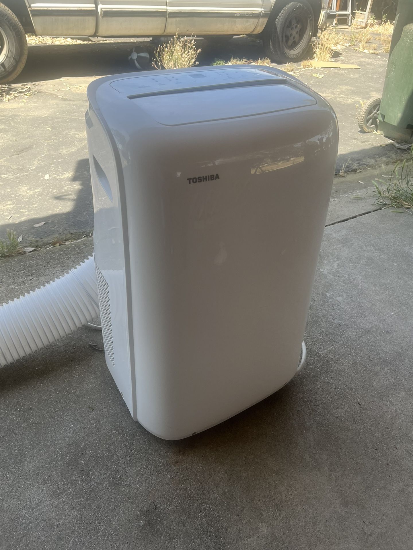 *Best Offer* Toshiba A/C unit, Fan Mode, Dehumidifier Mode,Cool mode. Comes With Everything