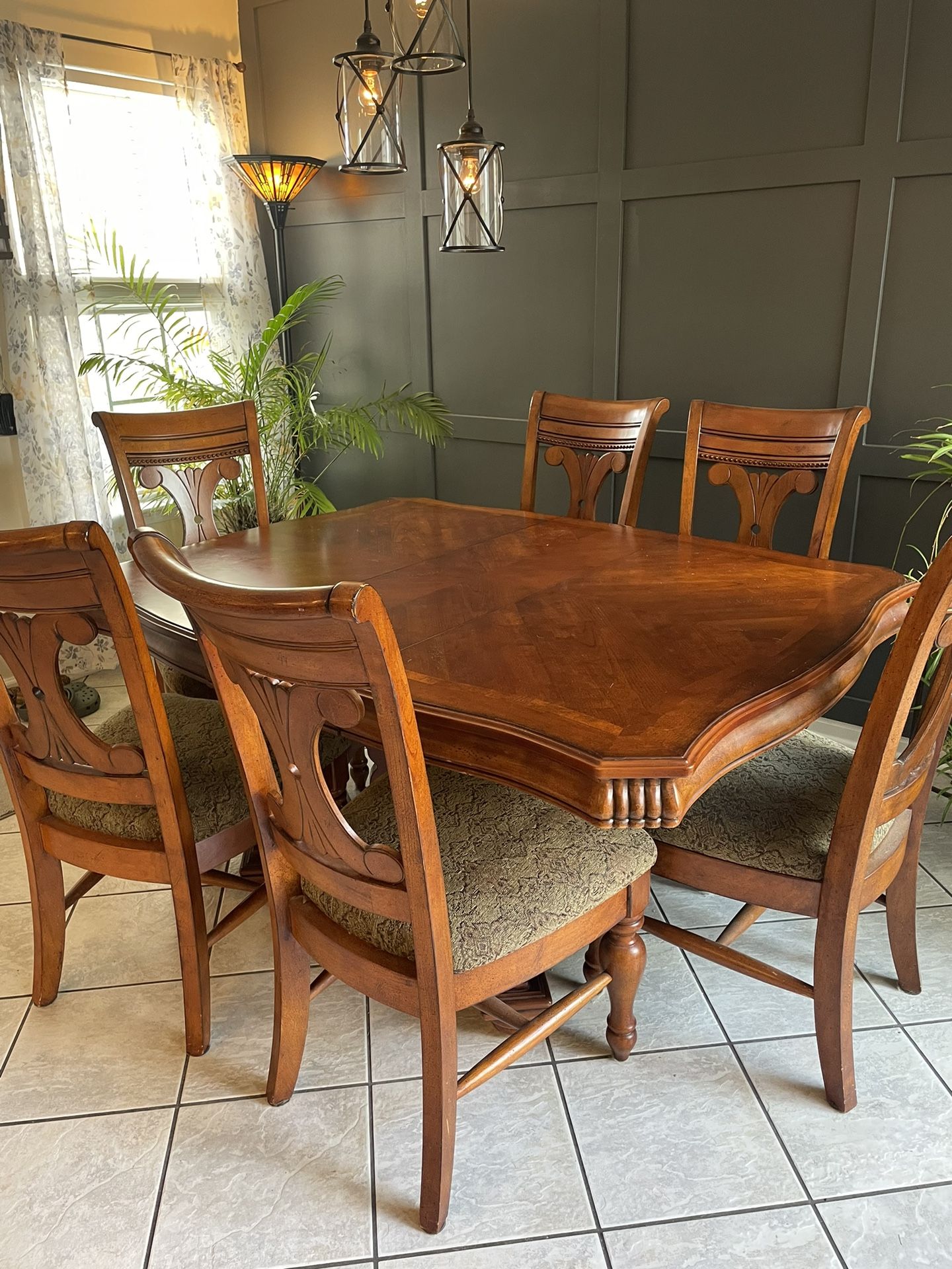 Beautiful Dining Room Table With 6 Chairs