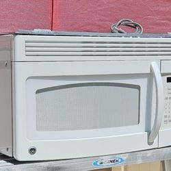 🔆🇺🇸"GE"🔆🇺🇸 White Microwave in Great Condition 
