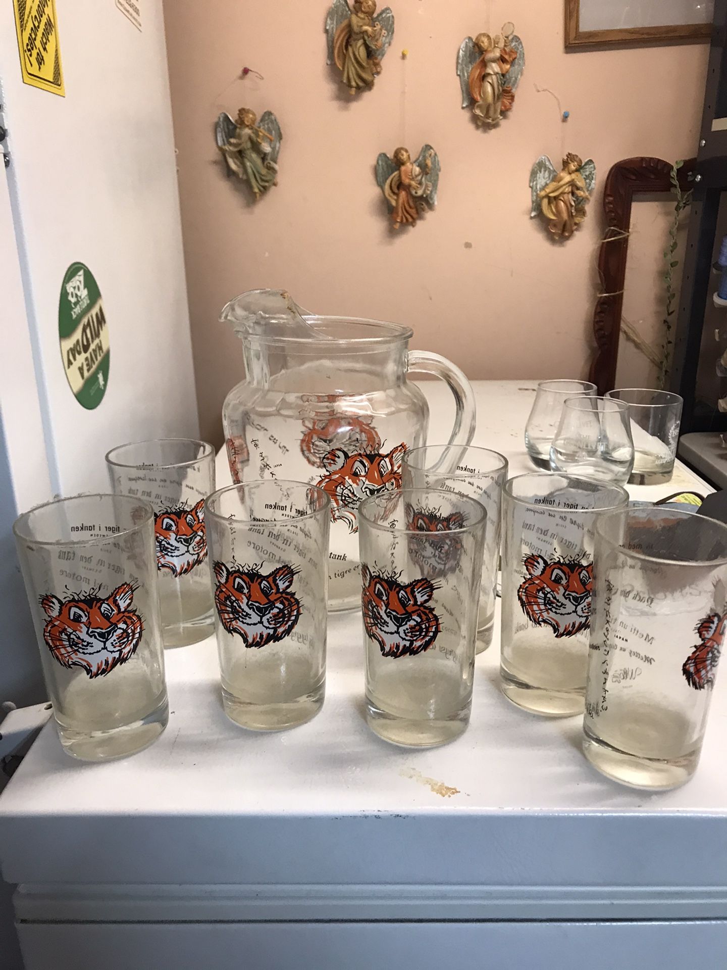 Tony The Tiger Pitcher And Glasses