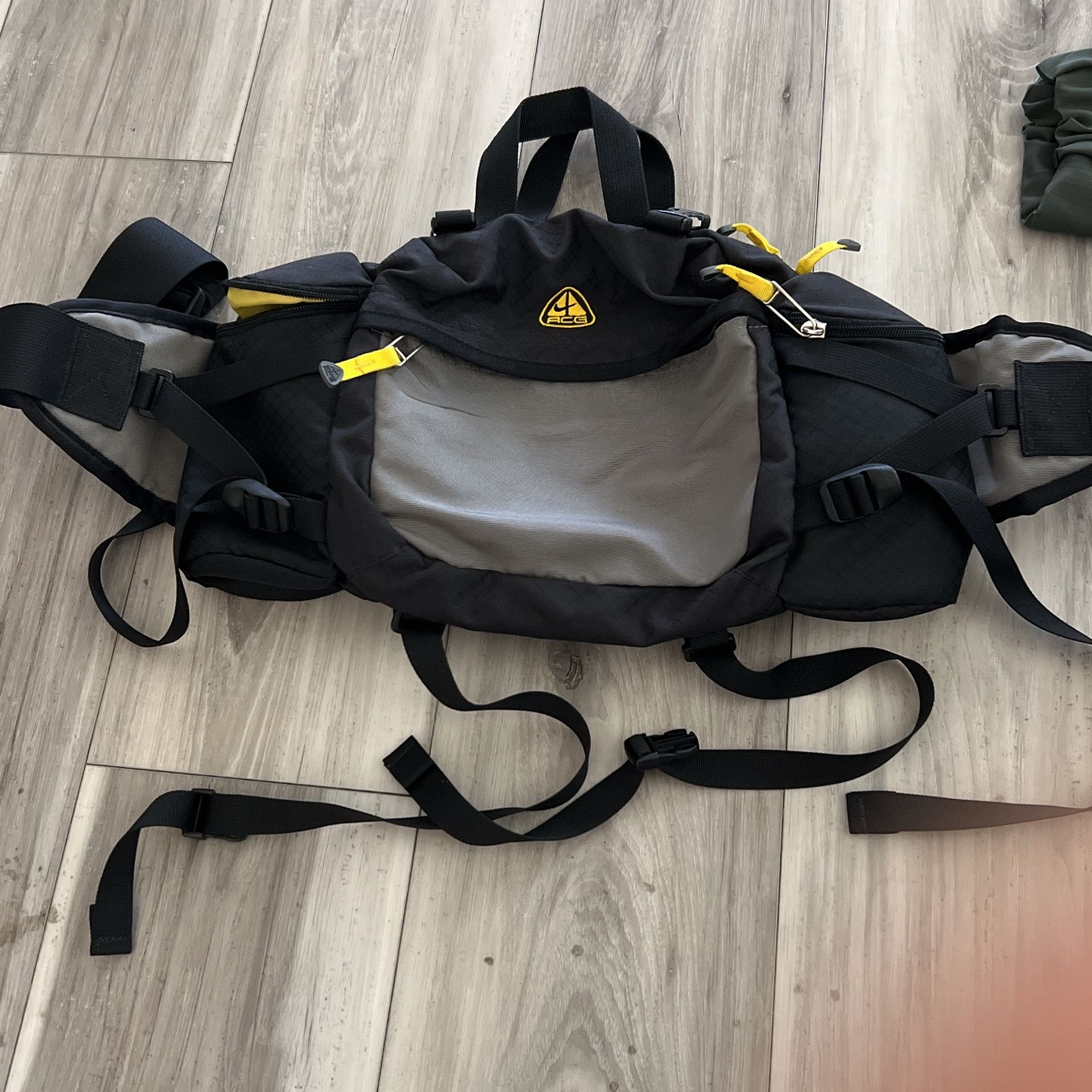 Nike ACG Waist Bag NWT Runabout Lumbar NWT