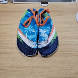 Boys Water Shoes Size 9/10