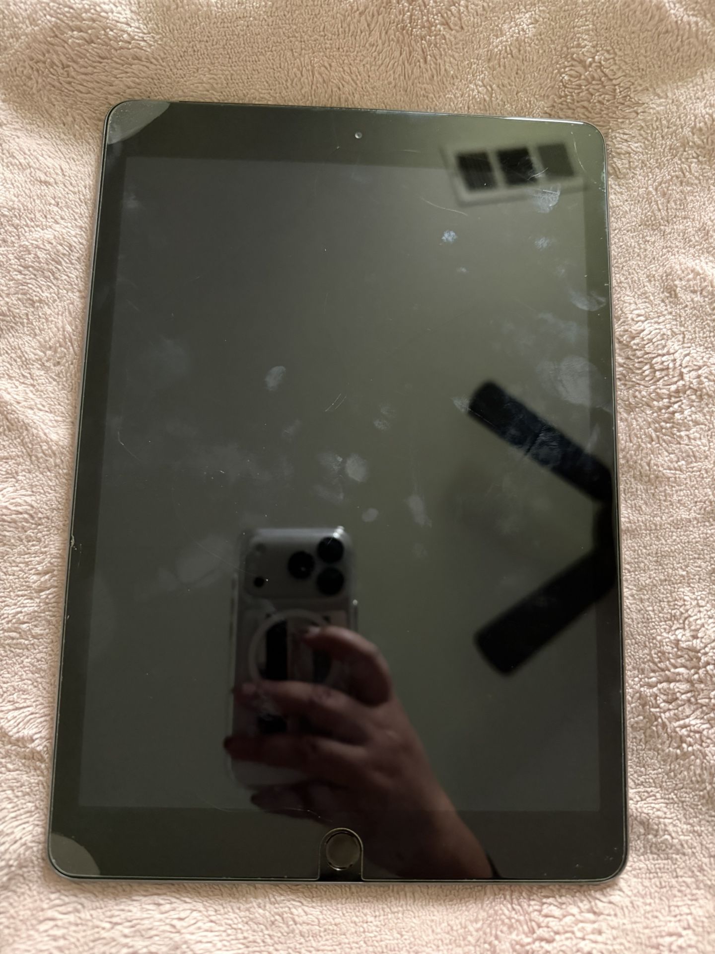 Ipad 8th generation with cellular & Beats Studio Pro