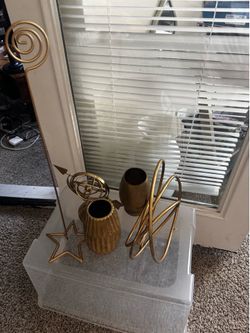 Gold decor items