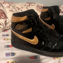 Jordan Retro High Og Black And Gold