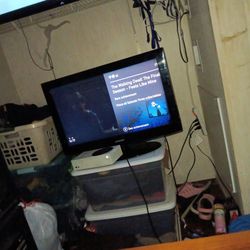 Samsung TV And Xumo 4k Streaming Device 