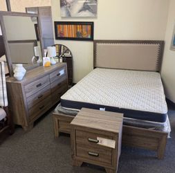 Queen Size 4 Piece Bedroom Set