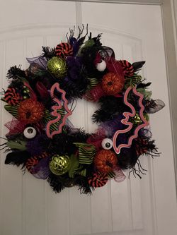 Halloween wreath lights up