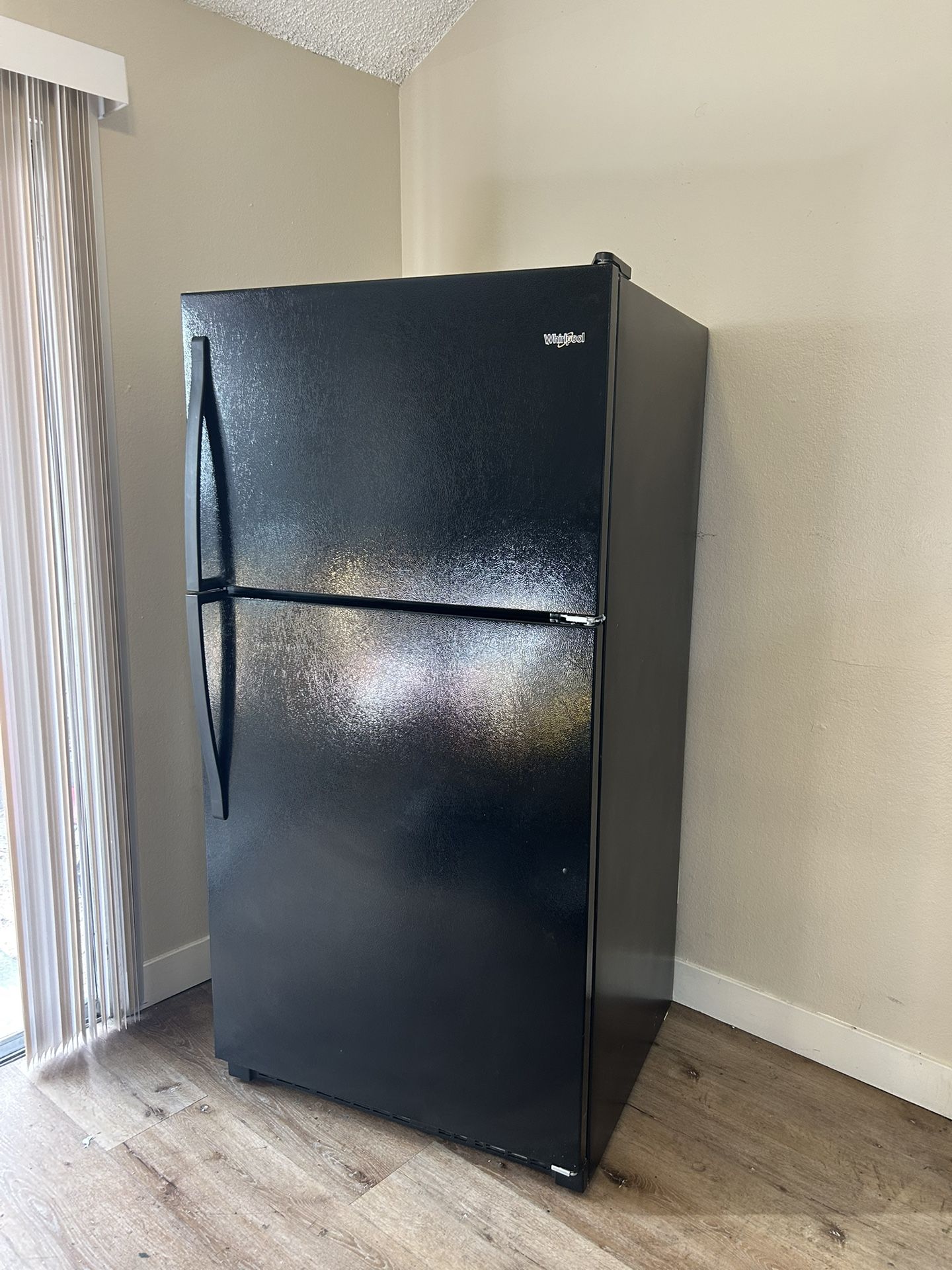 Gorgeous Black Fridge / Whirlpool Refrigerator