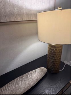Table lamp new only for 15$