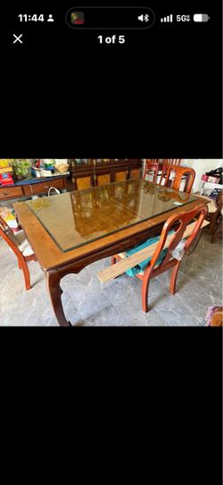 Dining room table