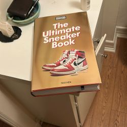 Ultimate sneaker Book