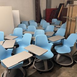 Large Lot Of 22 Steelcase Node Multipurpose Chairs With Adjustable Work Surfaces
