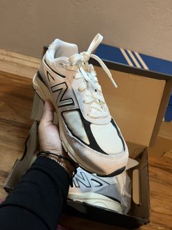 Women’s new balance 990v4