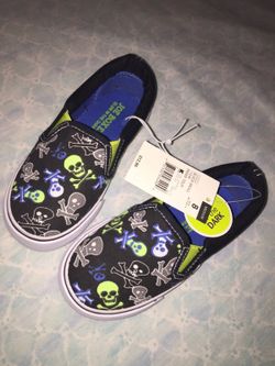 Black skull shoes