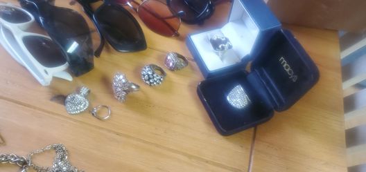 Mixed Jewelry and Sunglasses Lot