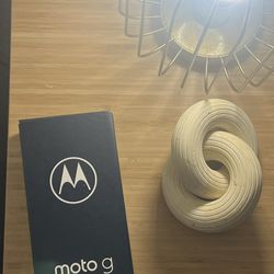 BRAND NEW Motorola Cell Phone