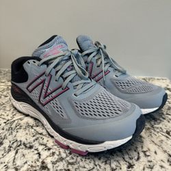 Pre owned in excellent condition, women’s size 11.   New Balance's comfortable and versatile 840v5 women's running shoe is designed for every runner. 