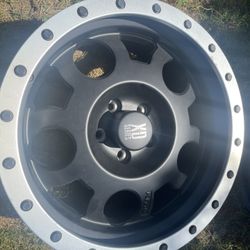 wheel XD Series 17”x 9” brand new aluminum 5 logs only one 