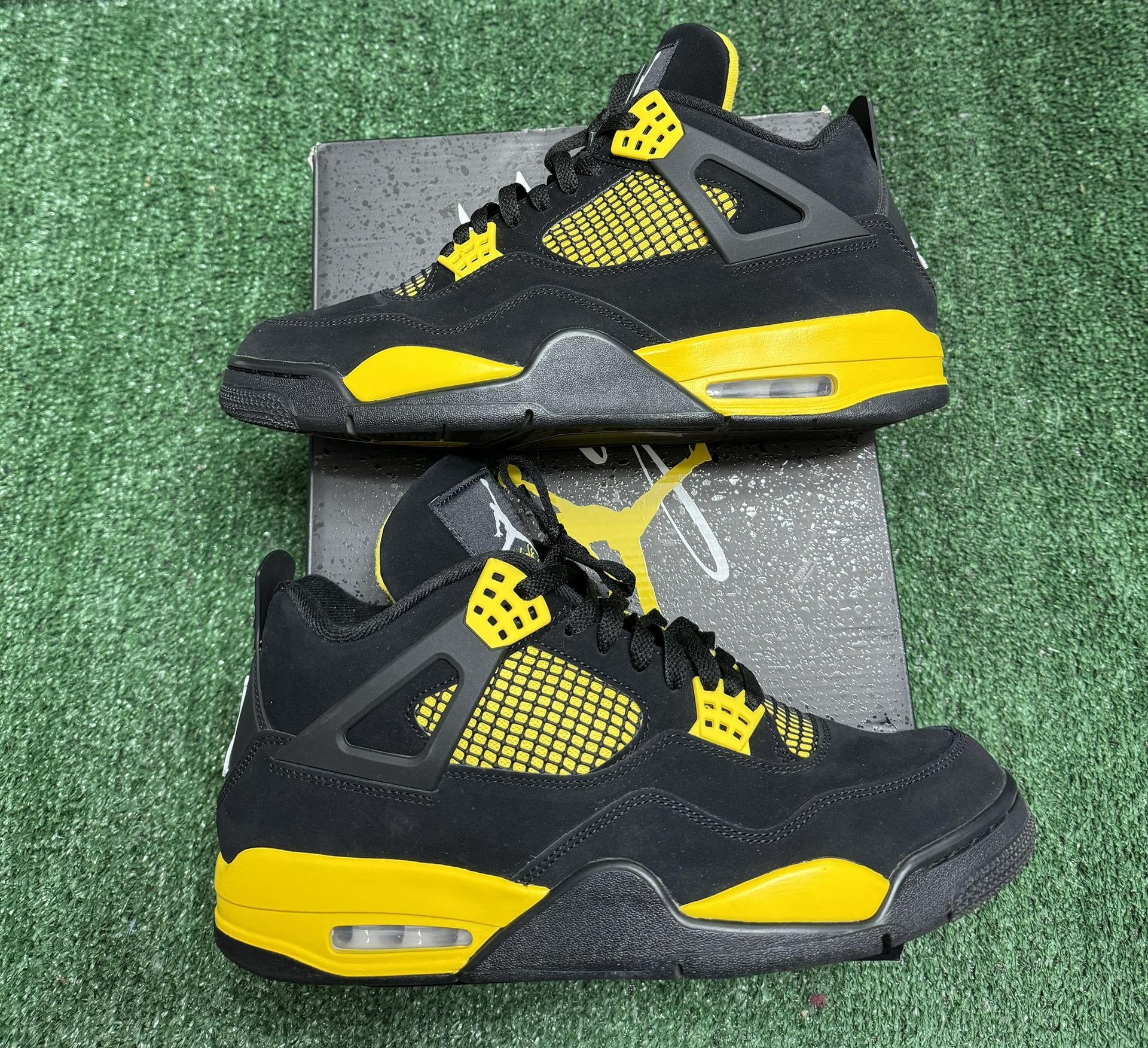 Jordan Thunder 4s size 12 VNDS