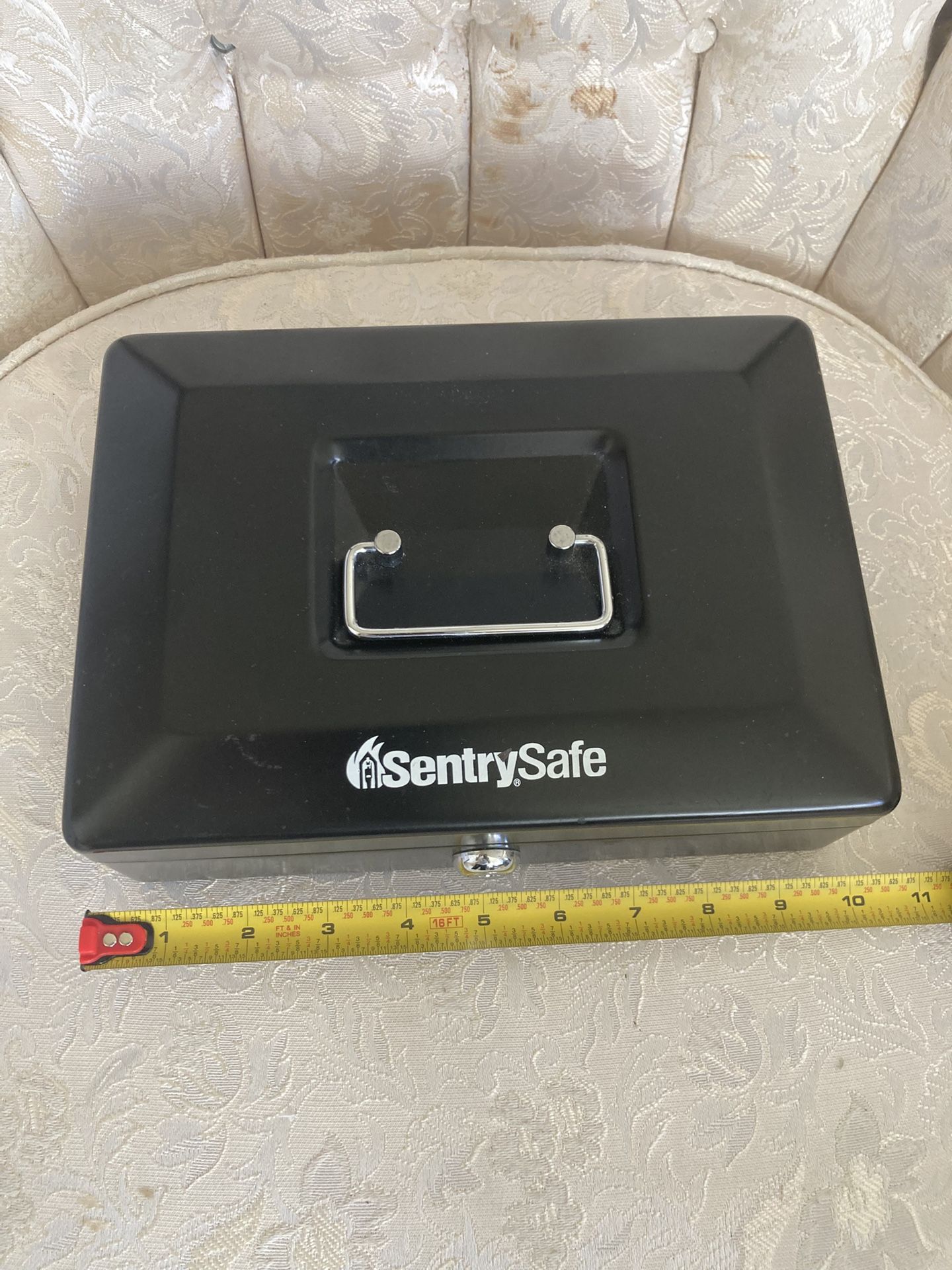 Small Safe (no Key)