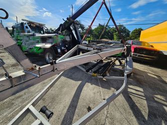 Boat trailers different sizes 26ft 30FT chips prices,first come first served ,clean documentation in hand ✋️ READ DESCRIPTION FIRST, LEA PRIMERO.