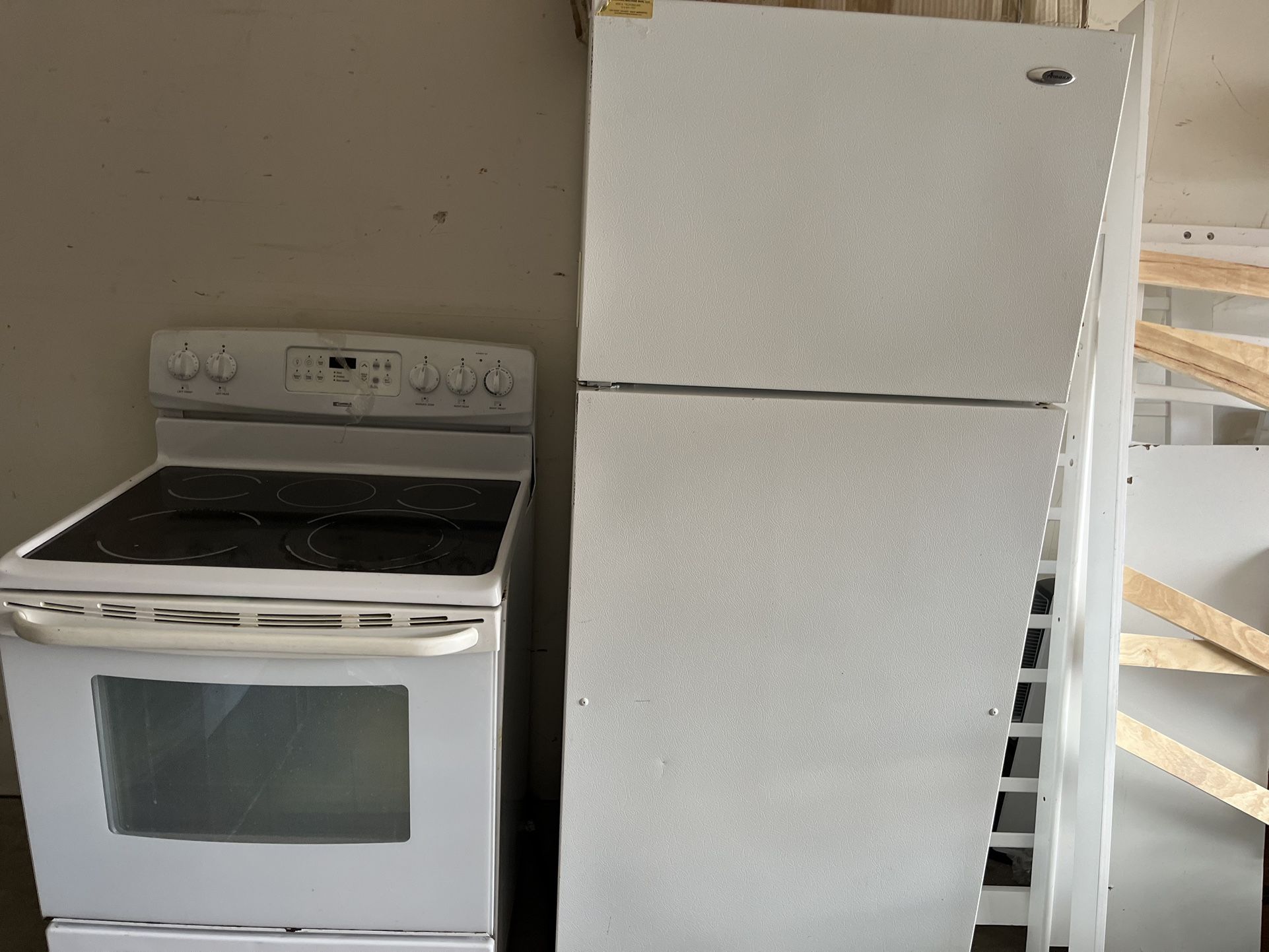 Amana Fridge And Stove Set (Electric)