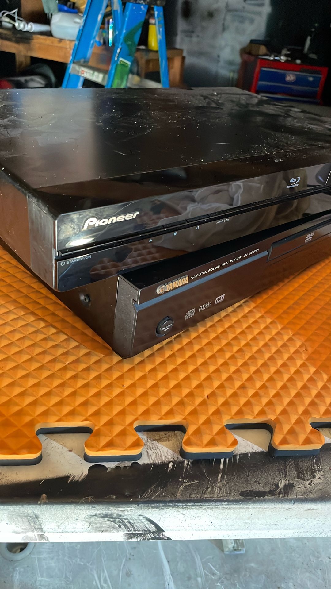 DVD PLAYER YAMAHA AND PIONEER BLURAY