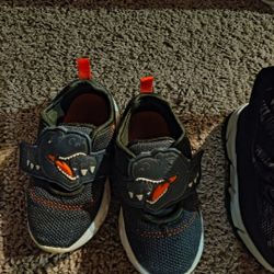 Dino Light Up Shoes Size 7