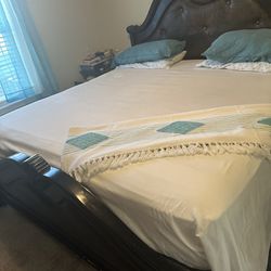King Bed ,full Set 