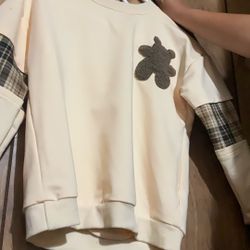Girls sweatshirt worn once great condition. Very cute.