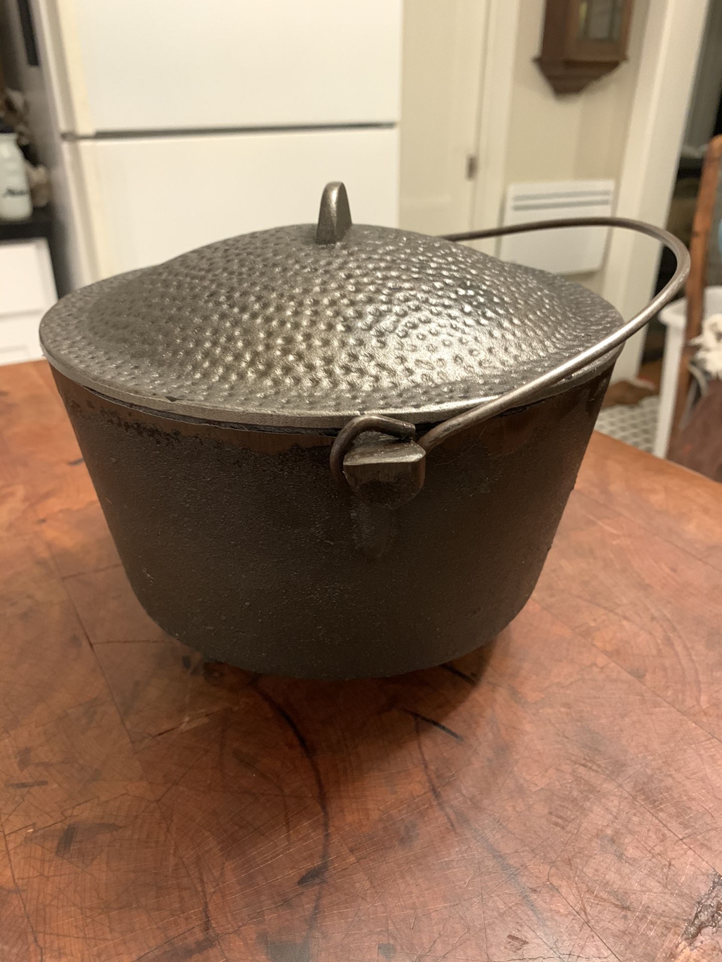 Small Cast Iron Cauldron/Gypsy Pot/Camp Oven - Hammered Lid for Sale in  Snohomish, WA - OfferUp