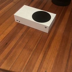 Xbox series S + Controller And Cables - Great CONDTION 