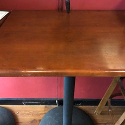 High Top Table With 2 Chairs .