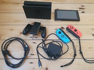 Nintendo Switch Console (HAC 001, 2017) Complete in Very Good Condition