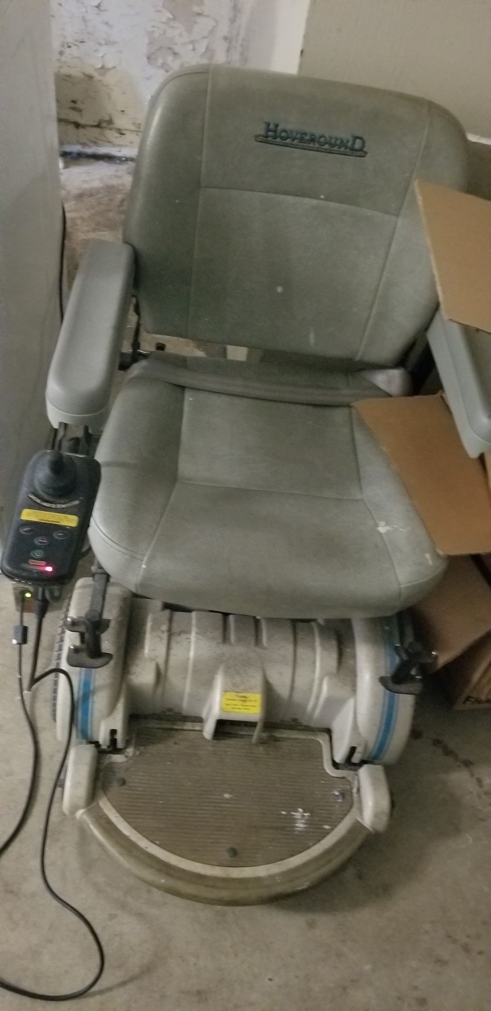 Electric riding chair