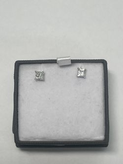 14k Diamond Stud Earrings