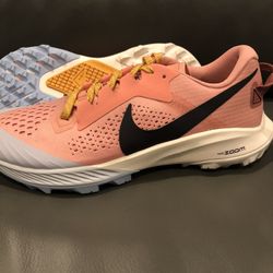 Brand New Women’s Nike Shoe - Size 7 