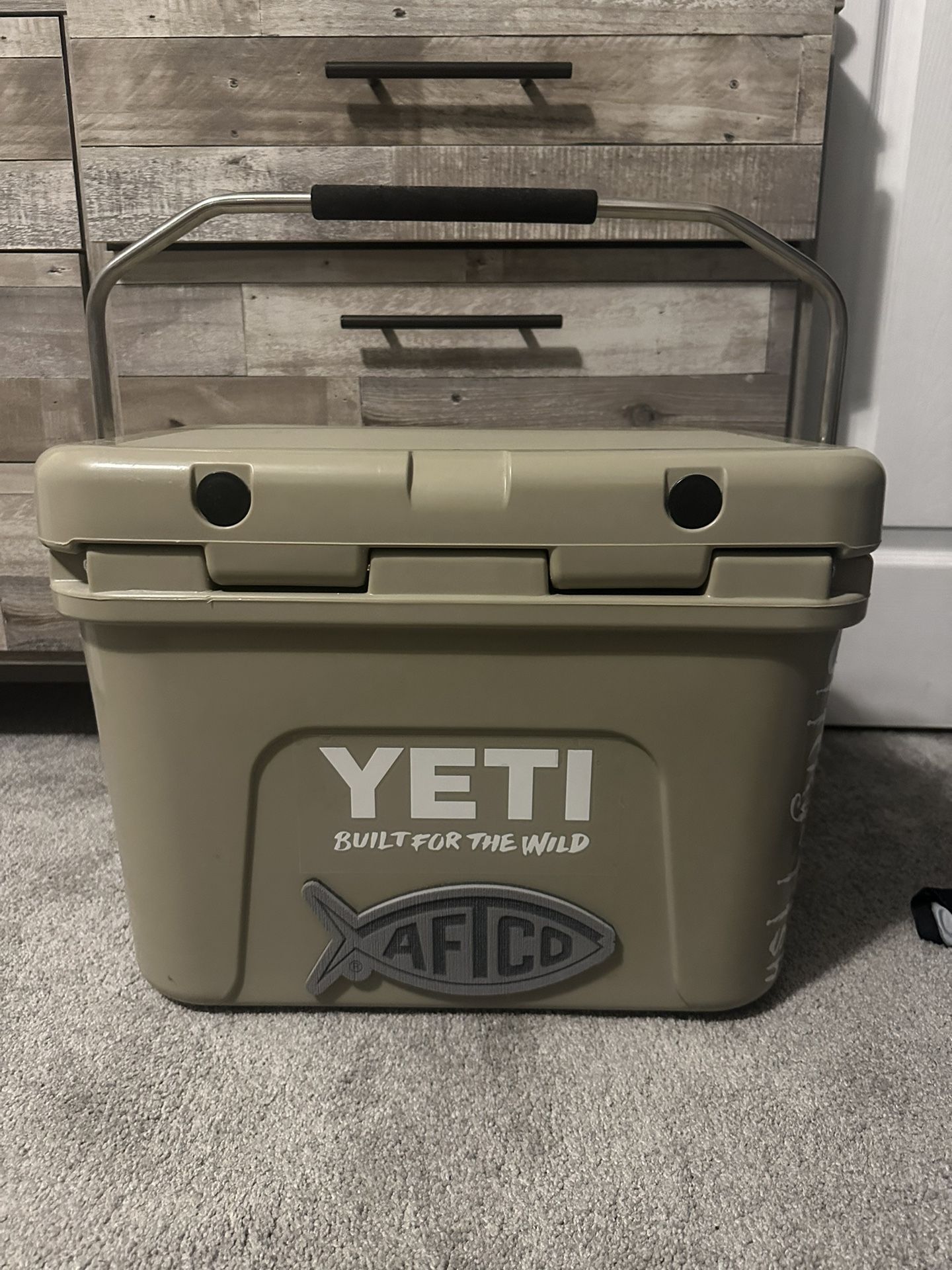 Yeti Coolers For Sale Roadie 20 35 Qt Ice Fishing for Sale in Hollywood, FL  - OfferUp