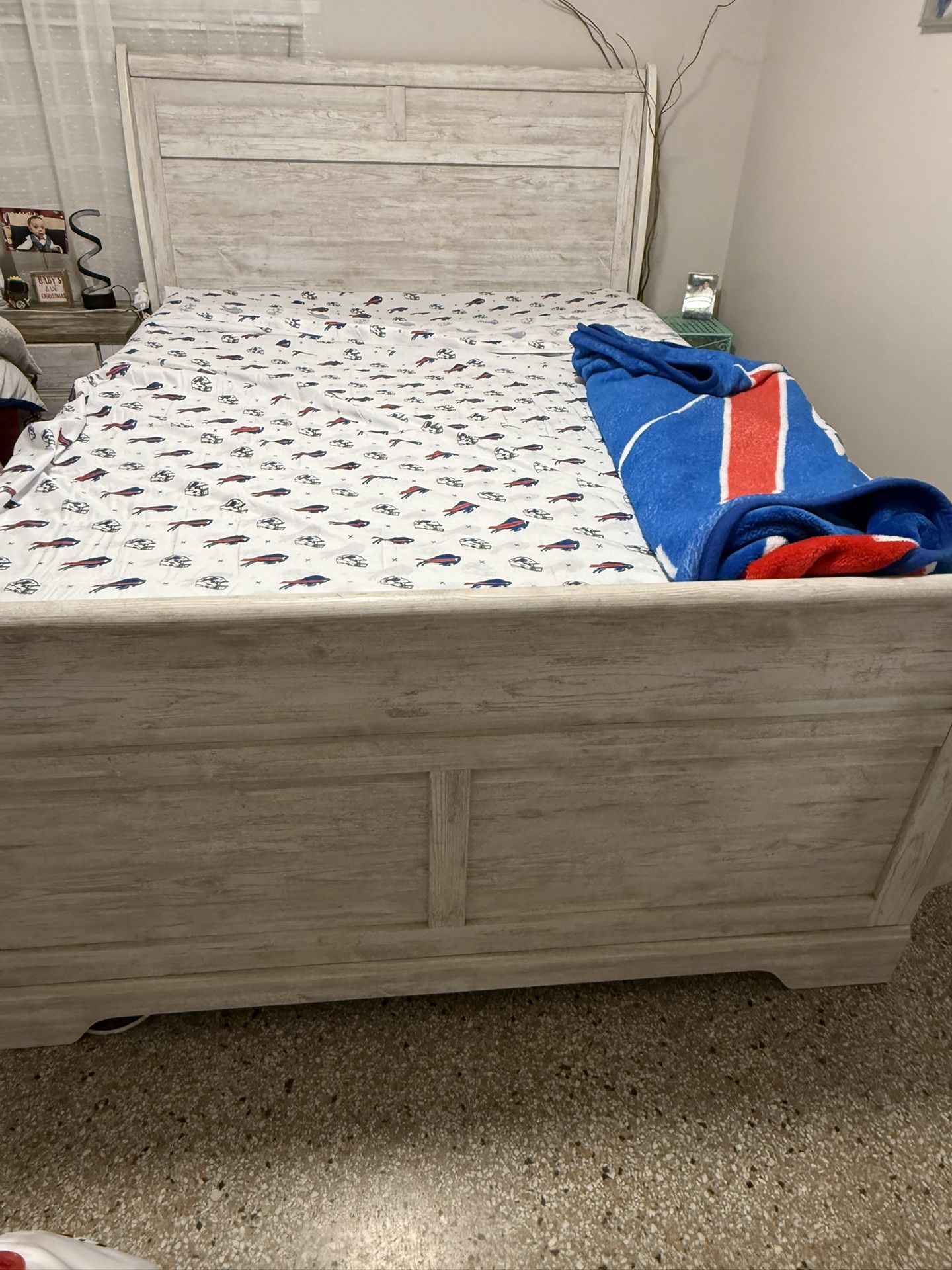 White Rustic Bedroom Set