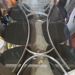 Dinning Table With Chairs