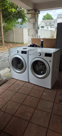LG Front-Load Washer and gas Dryer Set