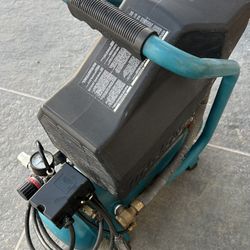 Makita Mak700 Compressor No Hose