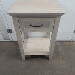 HAMPTON NIGHTSTAND 