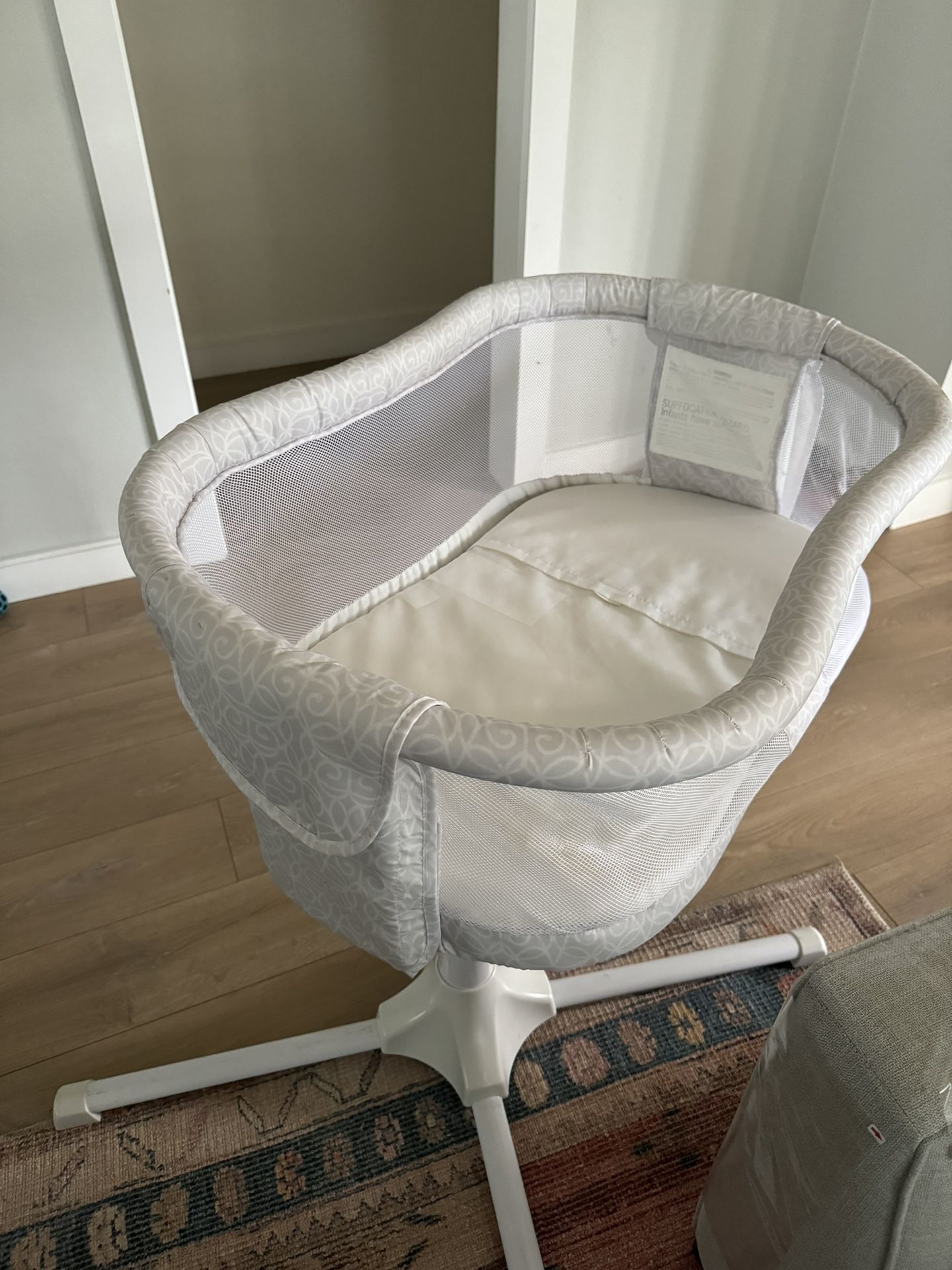 Halo Bassinet- Great Shape, Good Deal! 