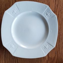 J&G Meakin Romney Pattern Cream/Ivory Plate