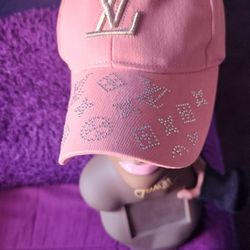 2 Bucket Hats & 2 caps