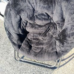 Plush soucer chair like New condition pickup only cash