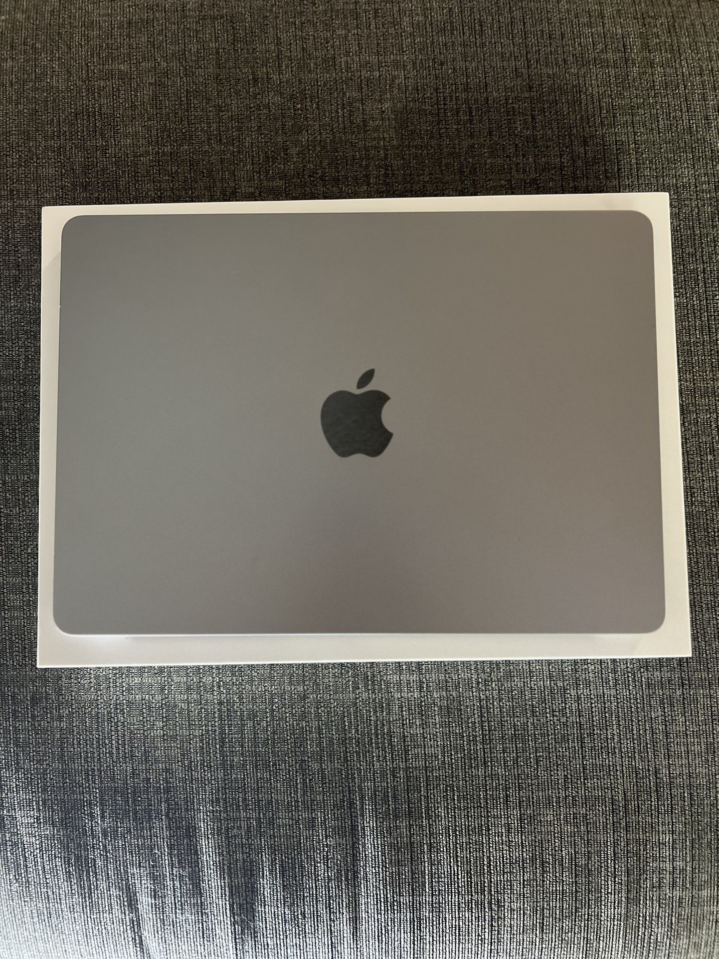 MacBook Air M2 (2022) - 13.6” - 256GB SSD - Mint Condition